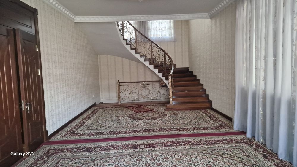 Nazarbek 6sotixhli hovli sotiladi