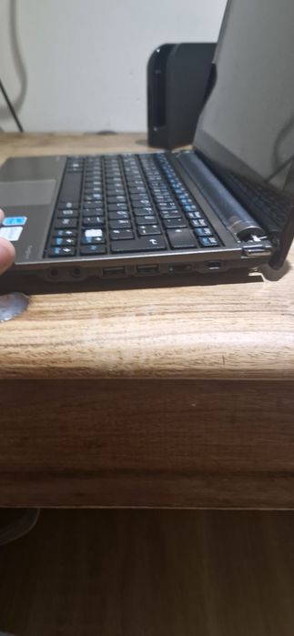 Medion akoya laptop (nu are încărcător)