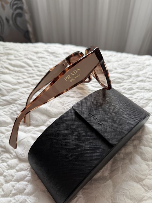 Слънчеви очила Prada