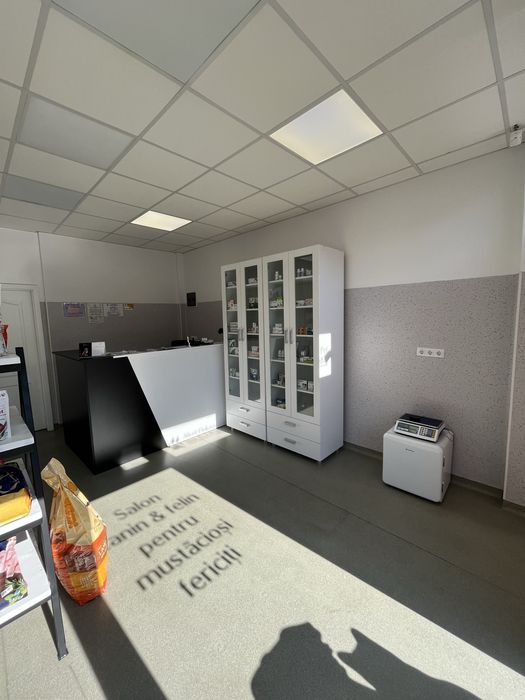 Mobilier afacere ,receptie ,dulapuri stil vitrina cu sertare ,vitrina