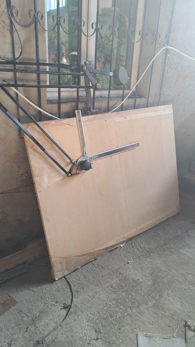 Продам чертёжный стол .