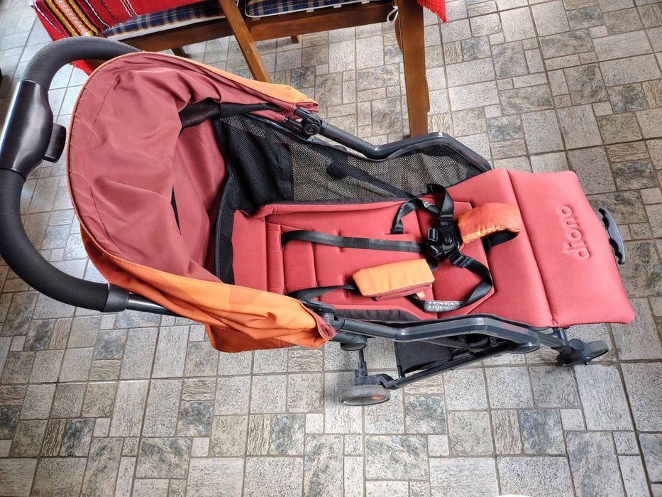 Детска лятна количка Diono към нея има дъждобран и комарник