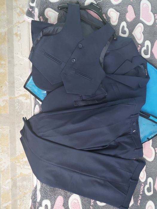 Продам школьный костюм