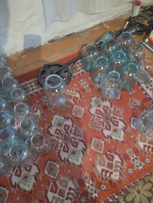 Банки стеклянные много