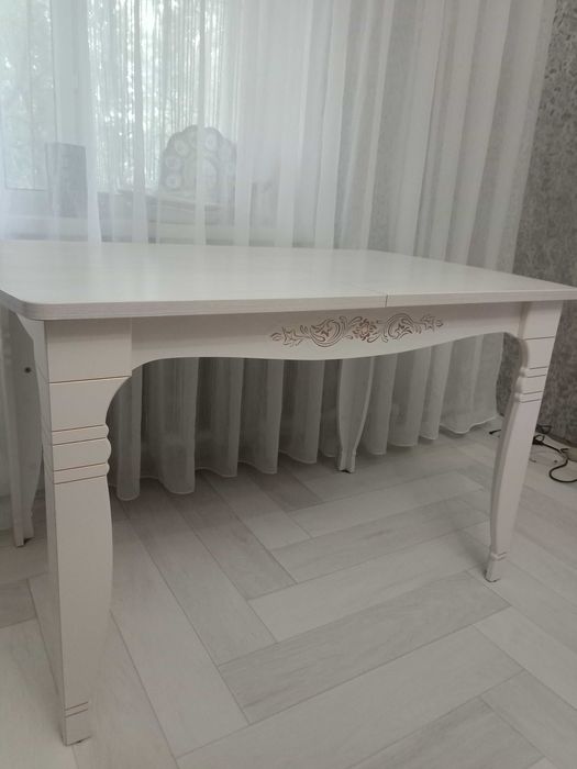 Продам стол красивый