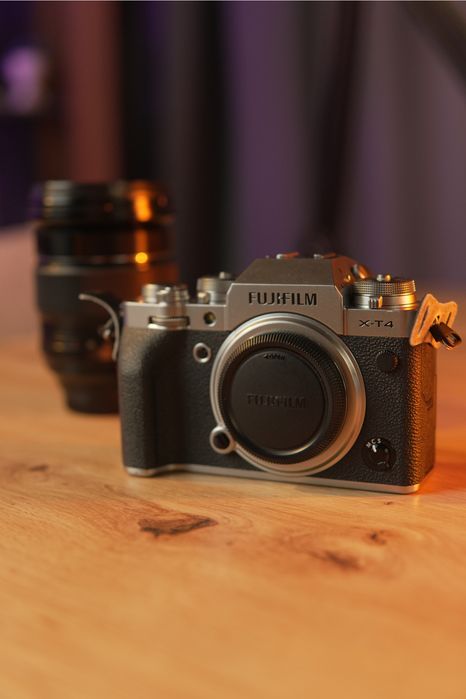 Продам полный комплект камера  Fujifilm X-T4 + 2 объектива + DJI RS2