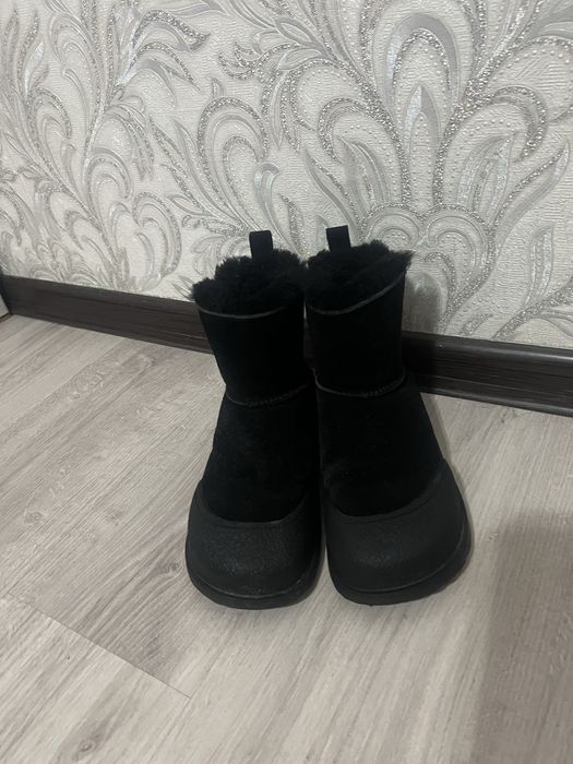 Продам женские угги натуралка