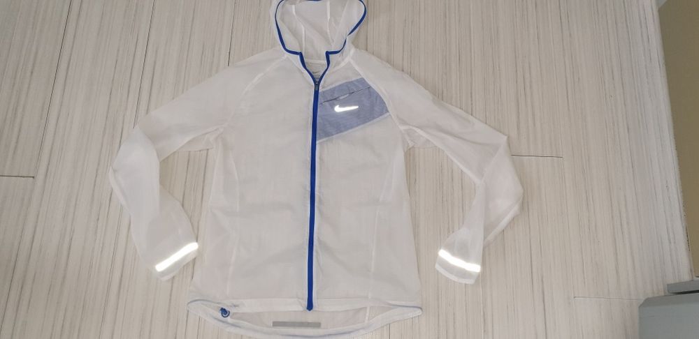 Nike Light Running Jacket / M НОВО  Дамско Яке - Мембрана - Ветровка