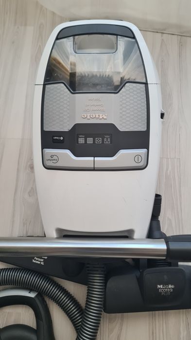 Aspirator miele in stare foarte buna.