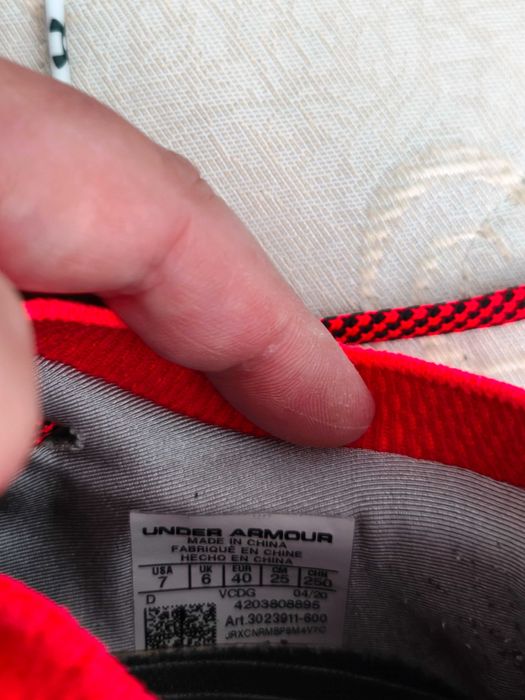 Футболни обувки бутонки Under Armour FORMTRUE; футболни кори BULLDOZER