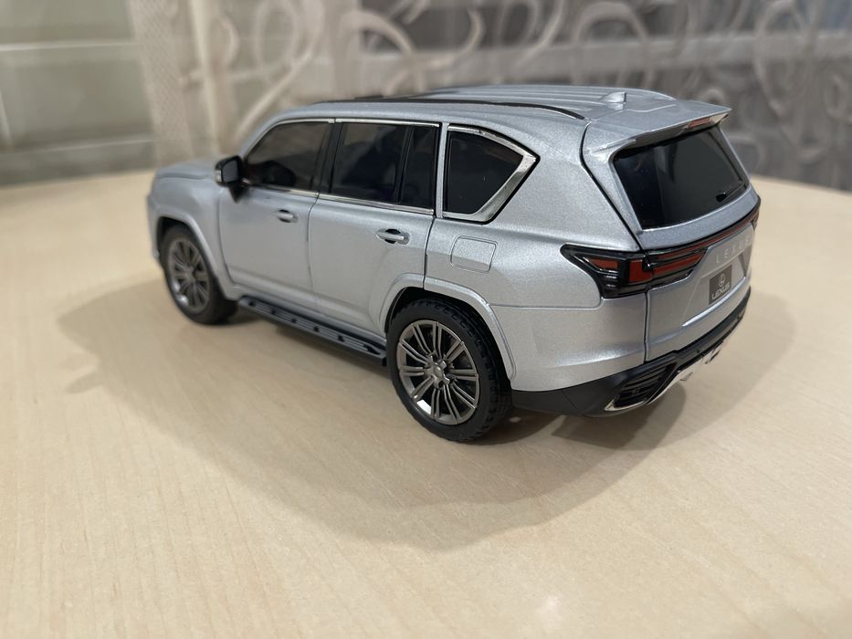 Продам машинку Lexus LX600