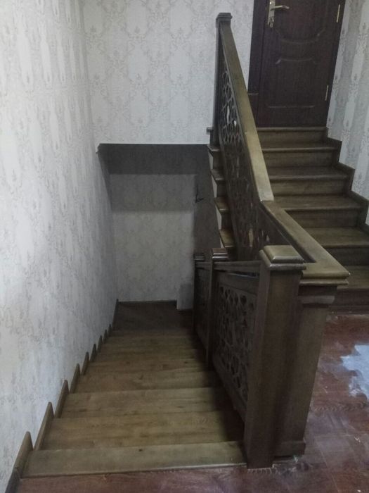Учтепа, Штабда 3,55 сот. 8 хона, 2 та ошхона, 4 та санузел, уй сотилад