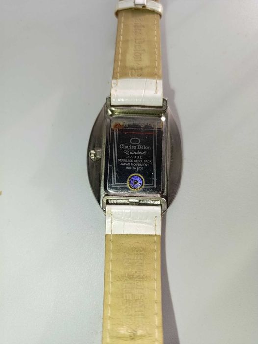 Продавам 2 женски часовници - Charles Delon и Burgi