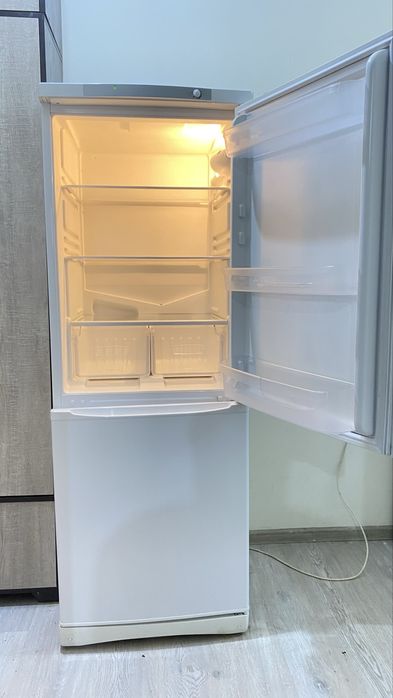 Indesit holadilnik sotiladi