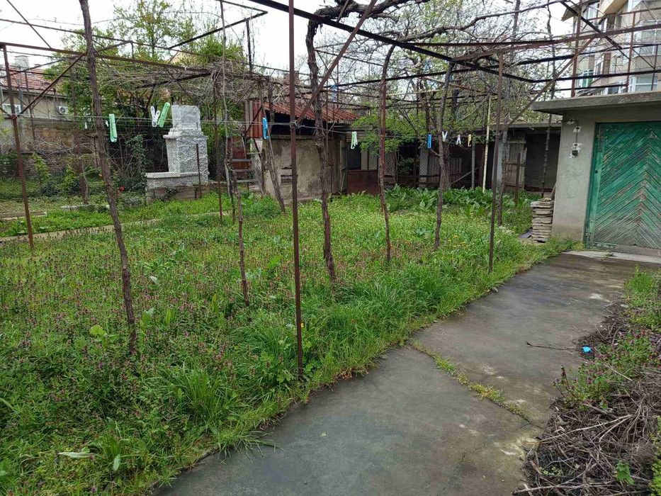Отдава под наем къща до парк ”Розариум”