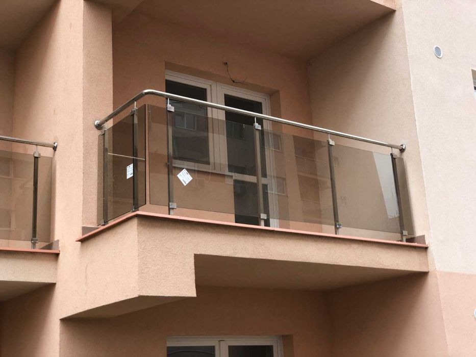 Balustrada de sticla cu spigoti