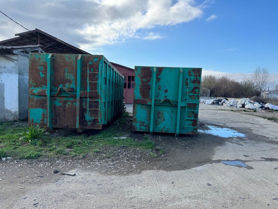 2 containere din otel