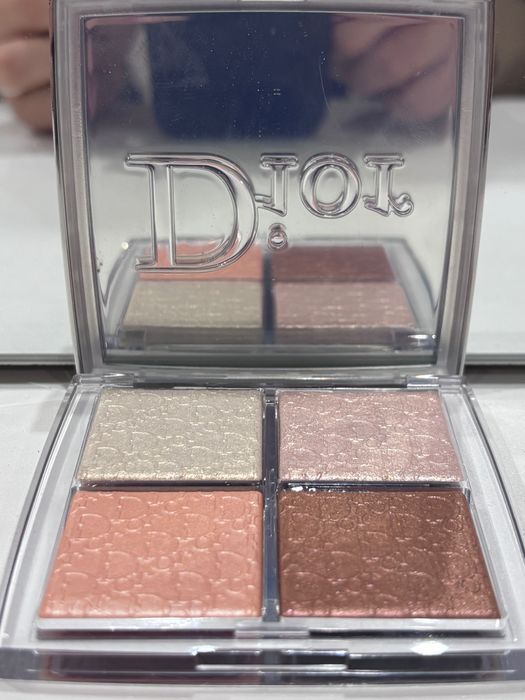 Палитра хайлайтър Dior.