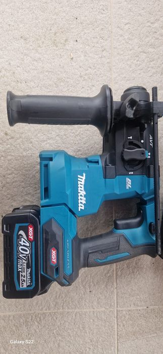 Makita rotopercutor pe acumulator de 40 V