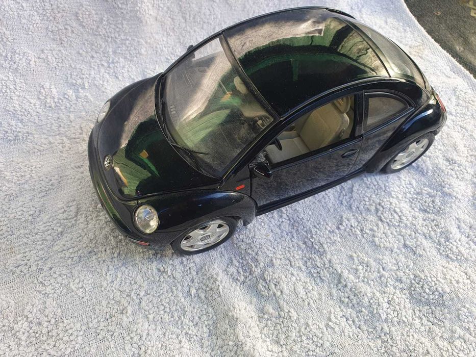 Machetă Auto Volkswagen New Beetle (1998) - Bburago (Scara 1:18)
