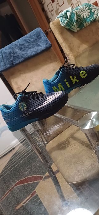 Бутсы размер 28.