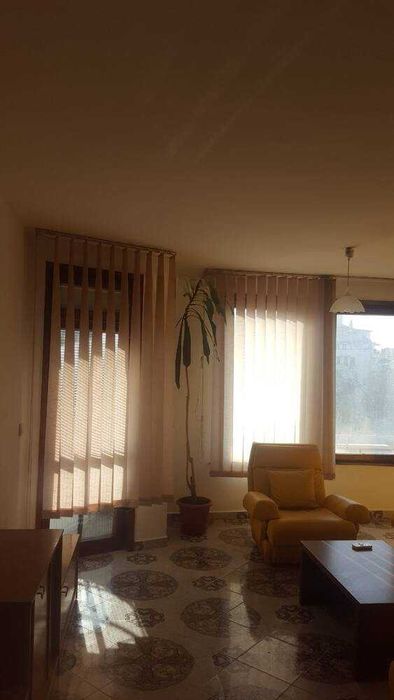 Дава се под наем Тристаен апартамент в Бургас, Център - 120 кв.м за 510 € - Снимка #2