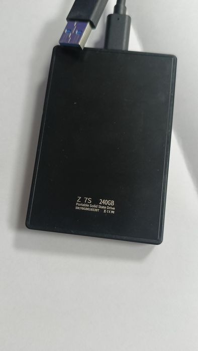Внешний SSD на 240gb