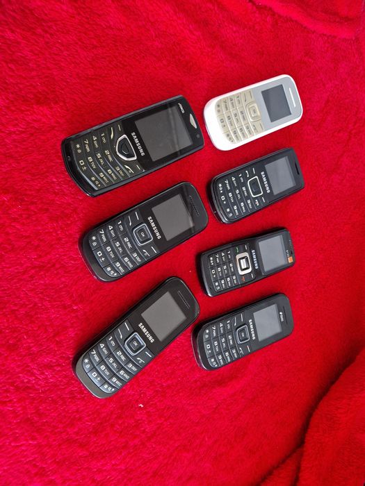 Telefon Samsung cu butoane