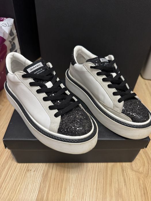 Обувки с брокат , кожени