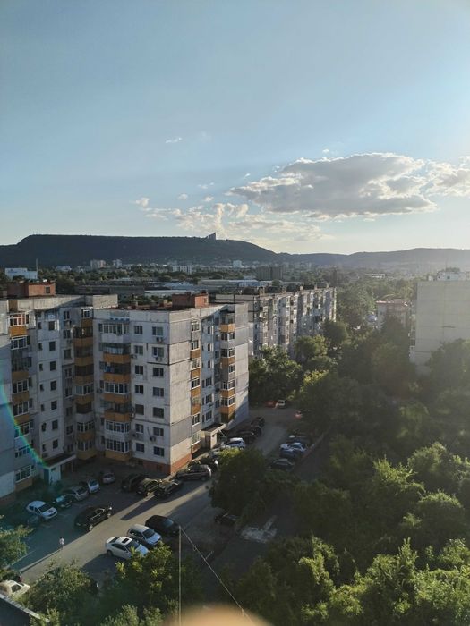 Продава се тристаен апартамент