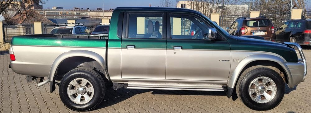 Mitsubishi L200 4x4 cu bena