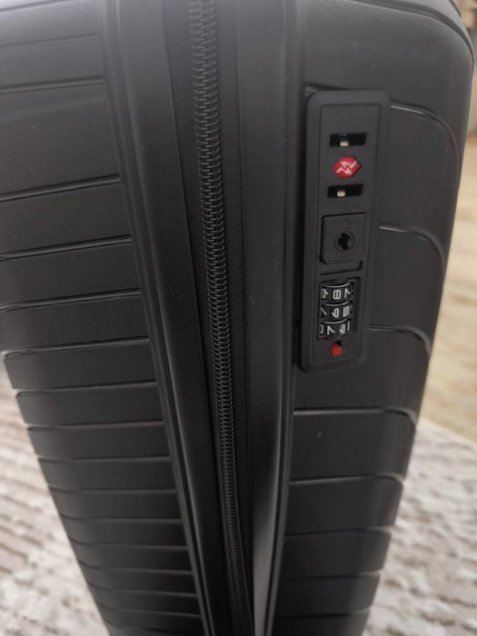 Чемодан малый и косметичка