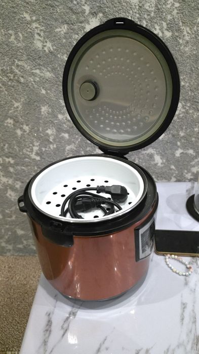 Мультиварка Lumme в отличном состоянии