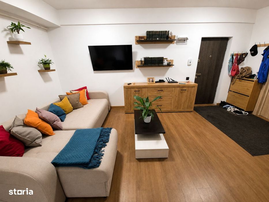 Apartament 3 camere, 62mp, 2 garaje, balcon 12mp, zona Sesul de Sus