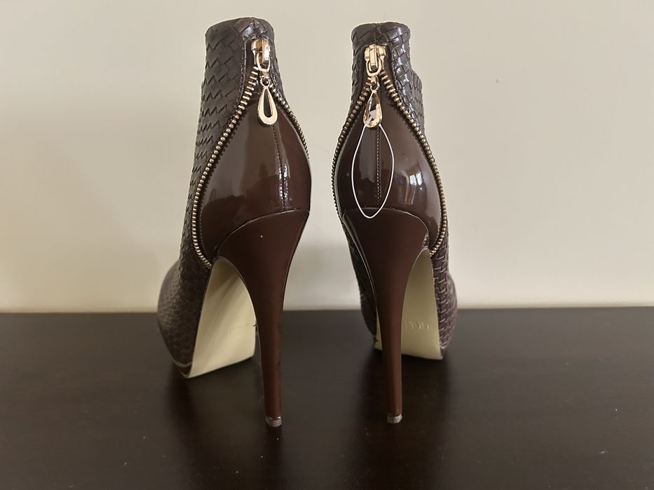 Елегантни боти в модерен кафяв цвят