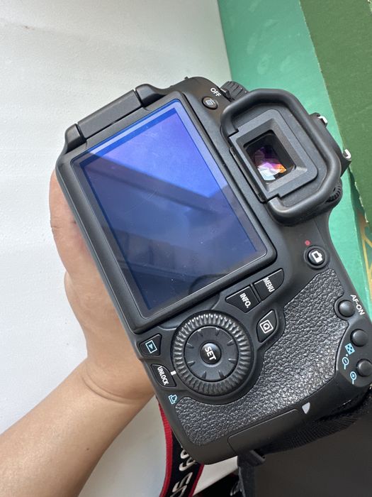 Продам фотоаппарат Canon 60D