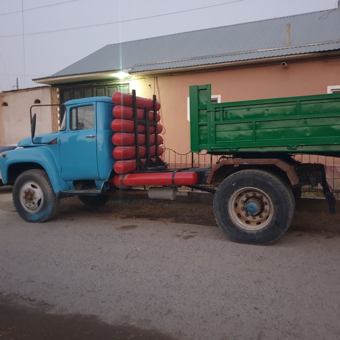 Zil 131 4 ta yangi balon taqilgan yurib turgan moshina