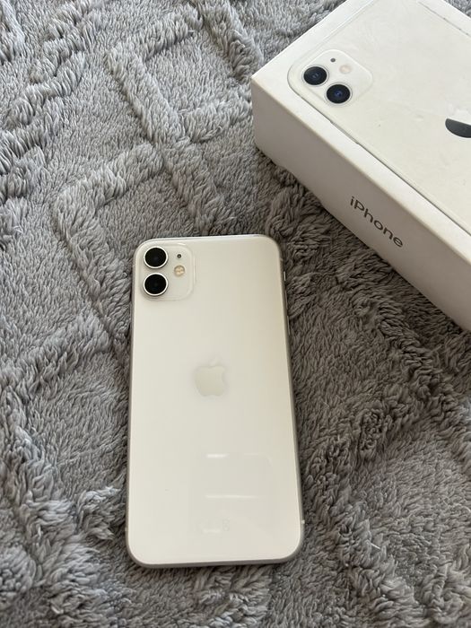 Айфон 11 продам.