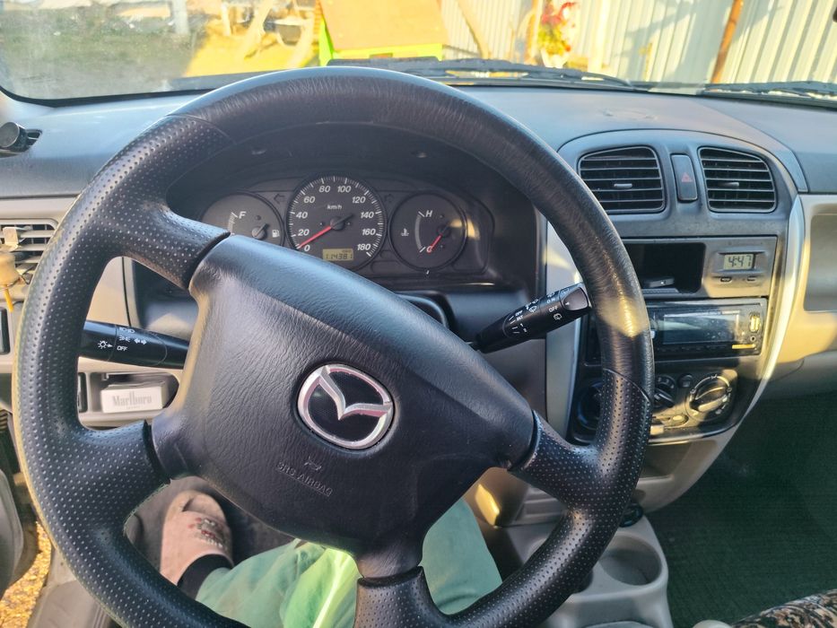 Vând Mazda2  benzina