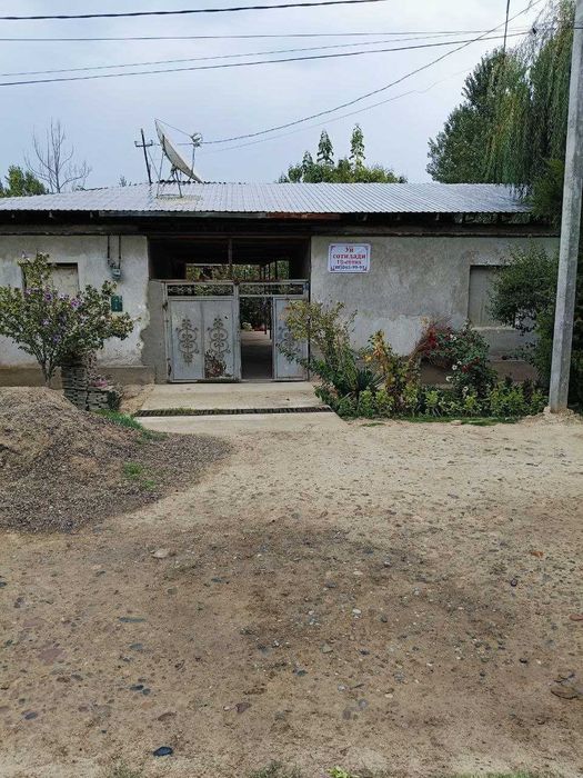 6 сотик 4 хонали ховли сотилади 60 000$