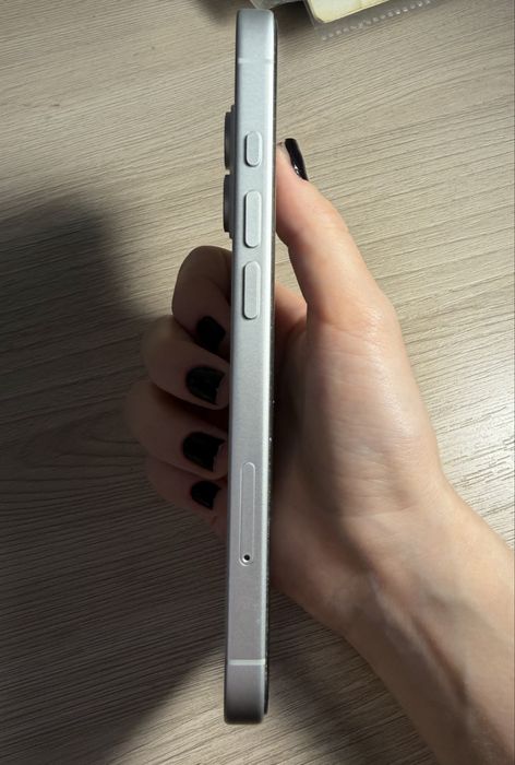 Продам айфон 17 белый