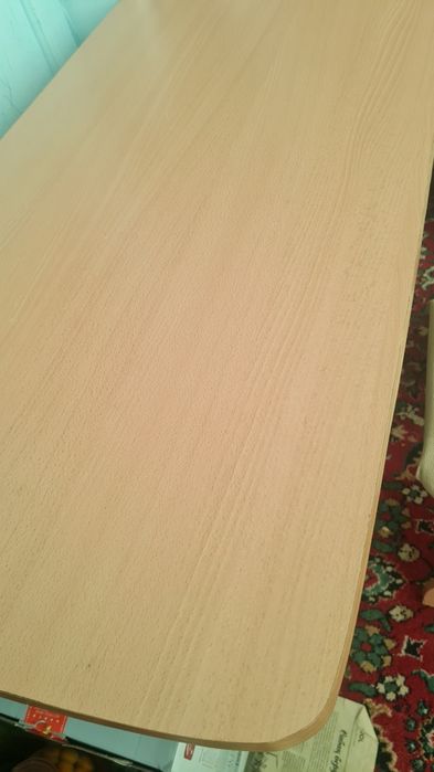 Кухонный стол со сткльями