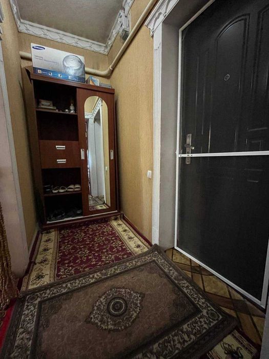 3 хонали квартира барча жихозлари билан сотилади.