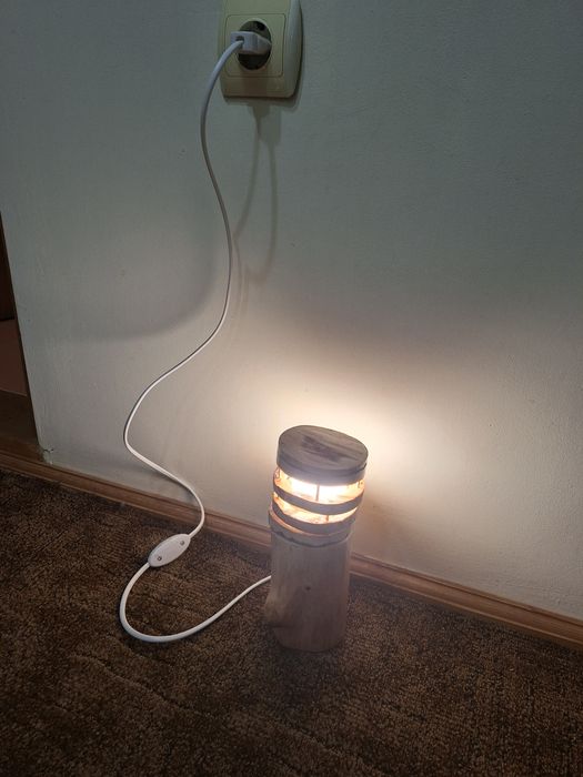 Lampă din lemn de fag