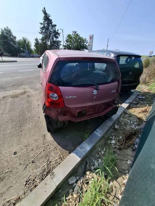 Dezmembrez Suzuki Alto