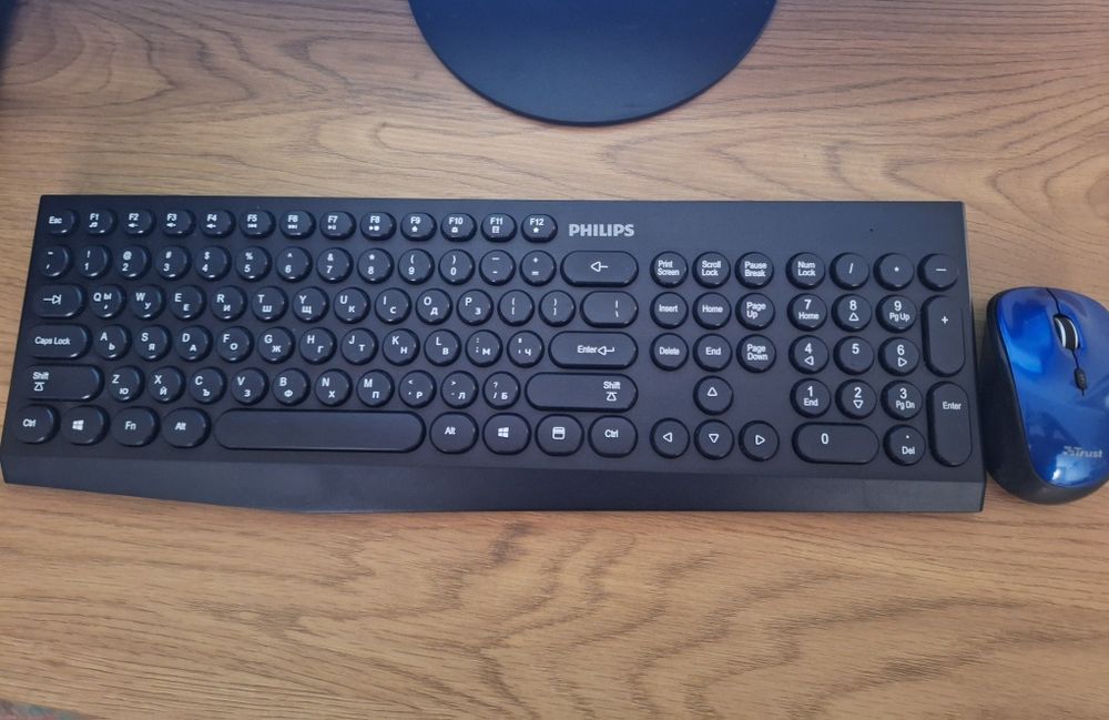 Мощен компютър  Lenovo ThinkCentre M910t(i7-6700),16GB RAM,Монитор 22"