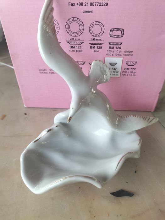 Продаётся фарфоровые статуэтка