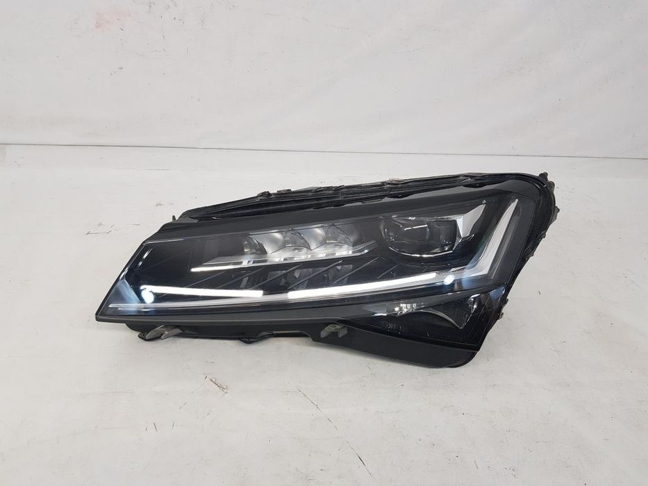 Far stanga full led Skoda Superb 3 facelift dupa 2020