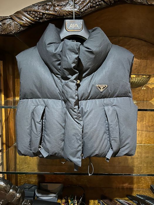 Prada пухен елек оригинал