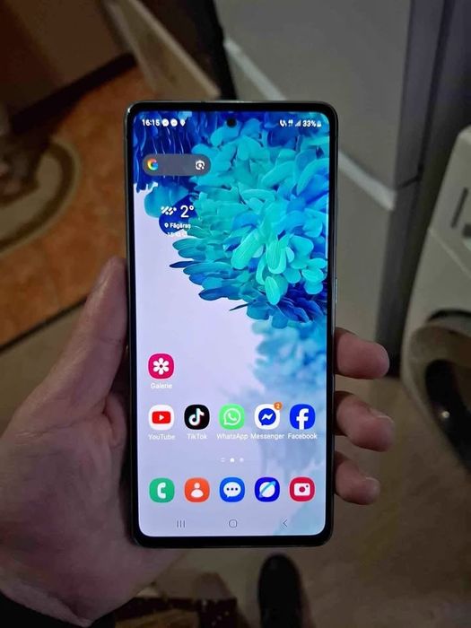 Vând samsung s20fe 128gb și o pereche de ochelari ray ban originali